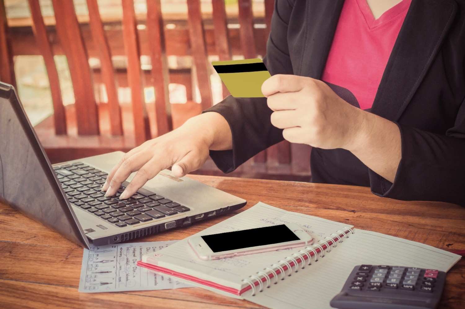 How Does Paying Utilities With Credit Improve Cash Flow?